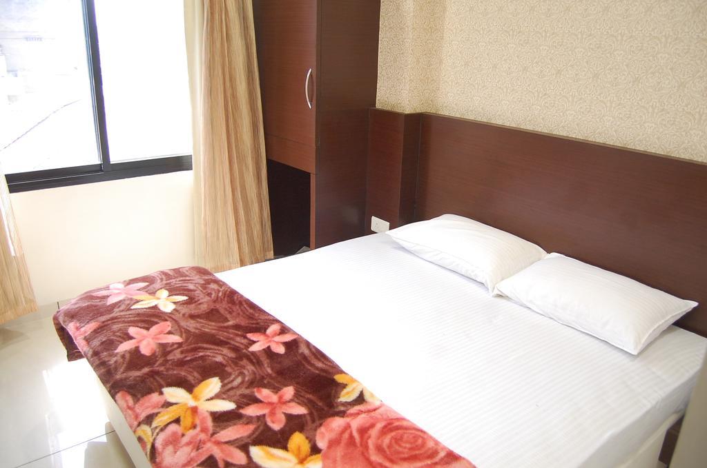 Hotel Poonam Palace Ujjain Habitación foto