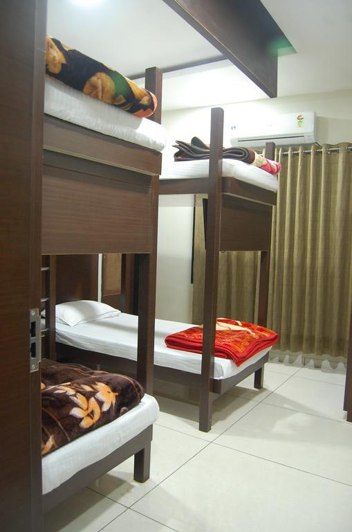 Hotel Poonam Palace Ujjain Habitación foto